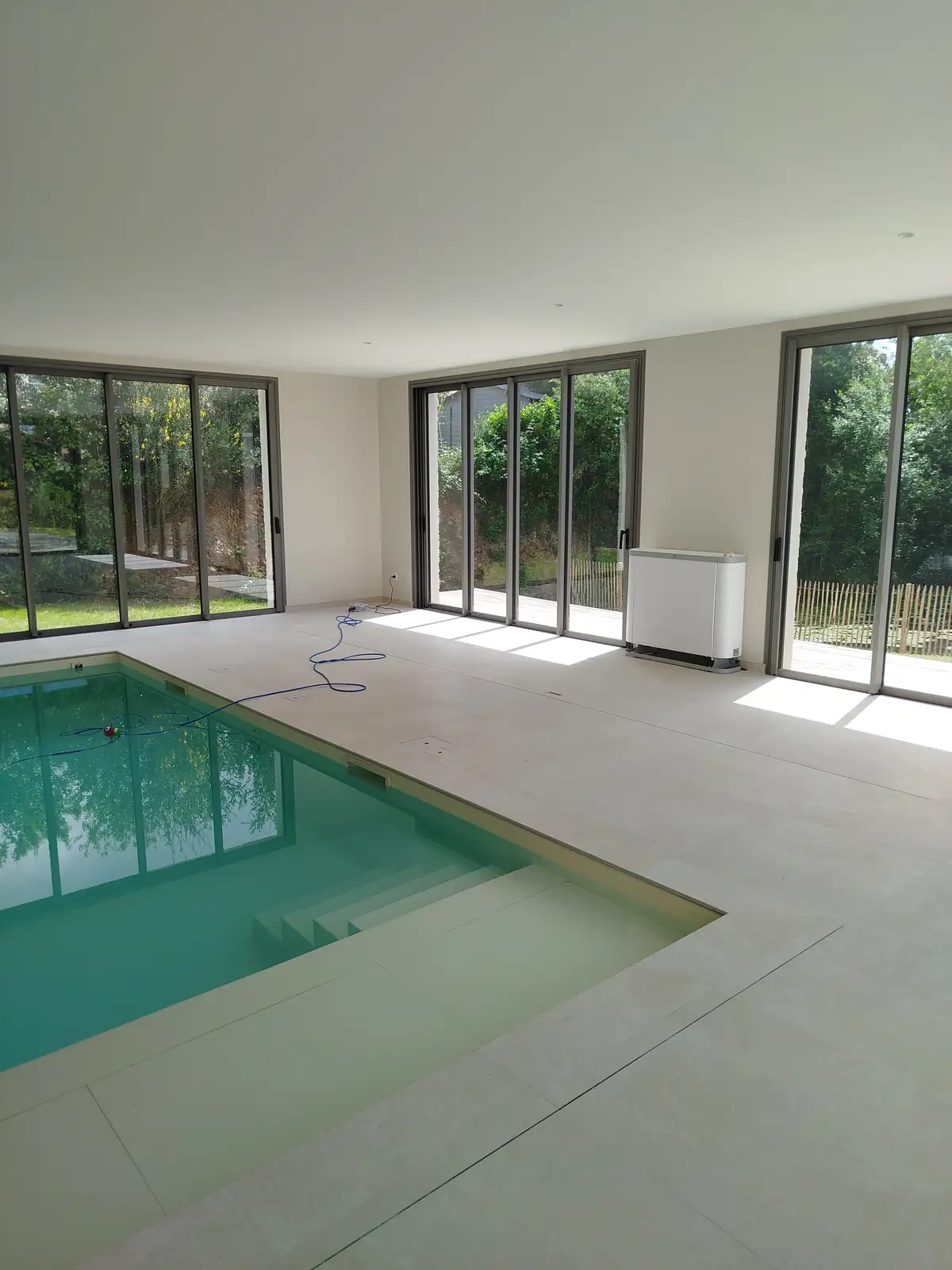 Piscine intérieure villa Airbnb Vendée